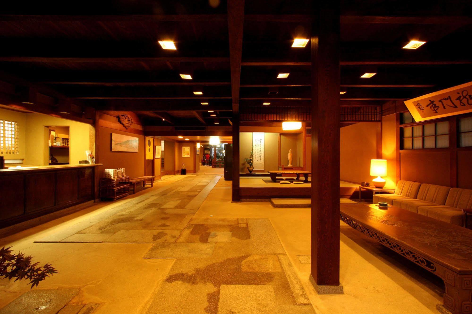 Iwaso Hotel Itsukushima Esterno foto